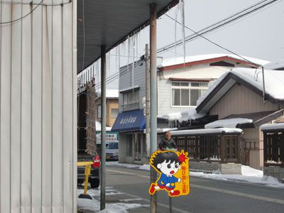 【つららがすごいです～頭上要注意！！】