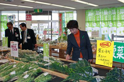 【菜なポートに吉村知事がいらっしゃいました】