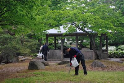 ☆黒獅子まつりの会場でごみ拾い！～中央青壮年環境整備事業