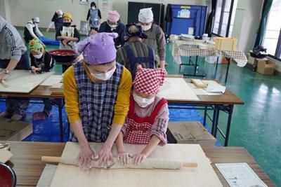 ☆親子でチャレンジ！そば打ち体験～親と子の季節の体験事業