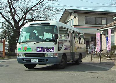 【まちなか循環線まわるんが走ります】