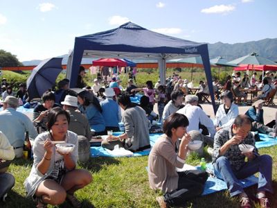 【1000人いも煮会、ワイワイ賑わいました♪】