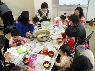 【アツアツ！『ひっぱりうどん』～なかよしくらぶ】