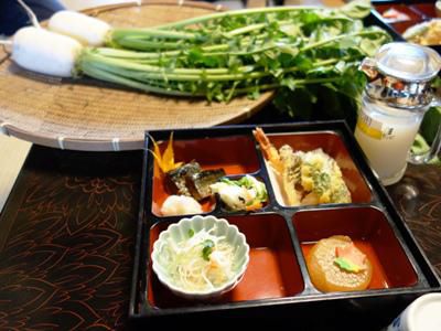 【花作大根でそばをいただく！～そば処　丸万】