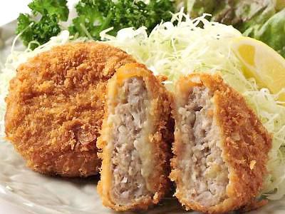 【米沢牛メンチカツＶＳ馬行菜米(うまいなよ）メンチカツ】