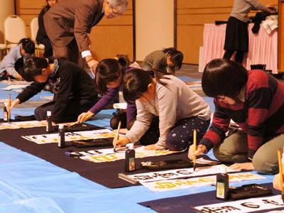 【２０１６年　小中学生新春書初め大会開催】
