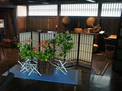 【丸大扇屋　生け花展】