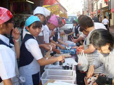 【北中・南中の2年生が東京で販売体験しました♪】