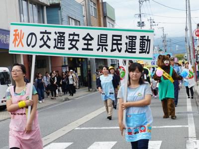 【賑やかに「かもしかパレード」】