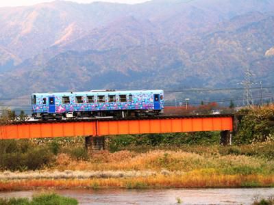 【ラッピング列車第四弾「あやめ」登場】