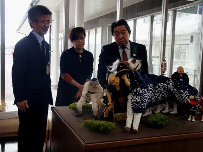 【黒獅子人形が寄贈されました　～さくら通信～】