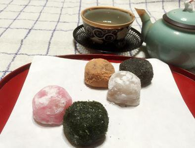 【“あやめだんご”の季節です！】