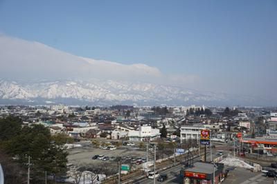 【雪解けの長井市】