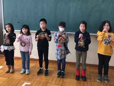 【子供たちのクリスマス準備】