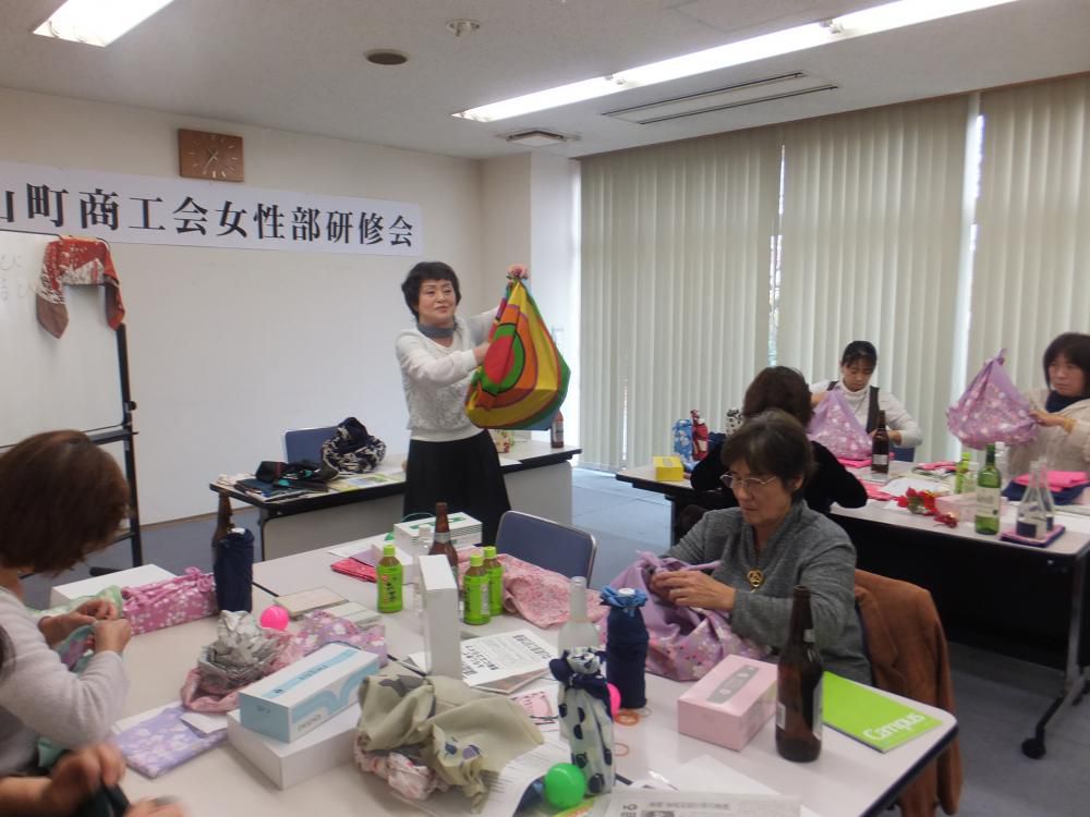 部員研修　ふろしき講習会と展示作品づくり