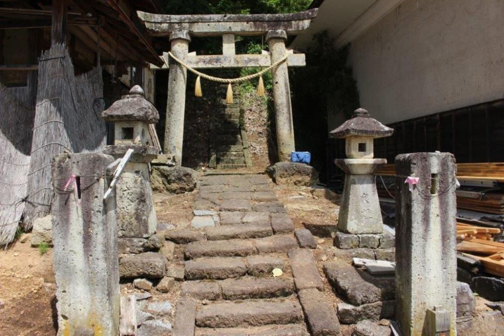 花窪の枩尾神社