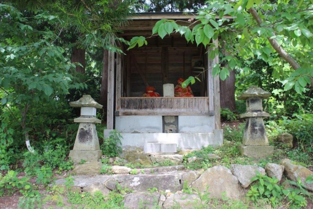 新田　鳥上坂地蔵尊