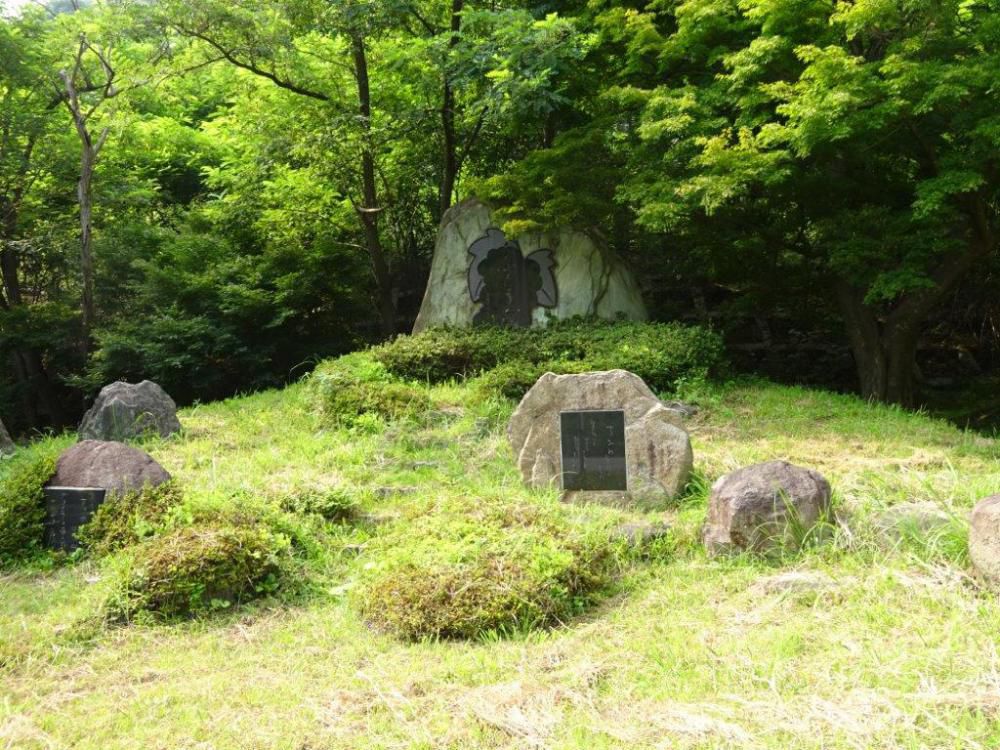 ぶどうの碑