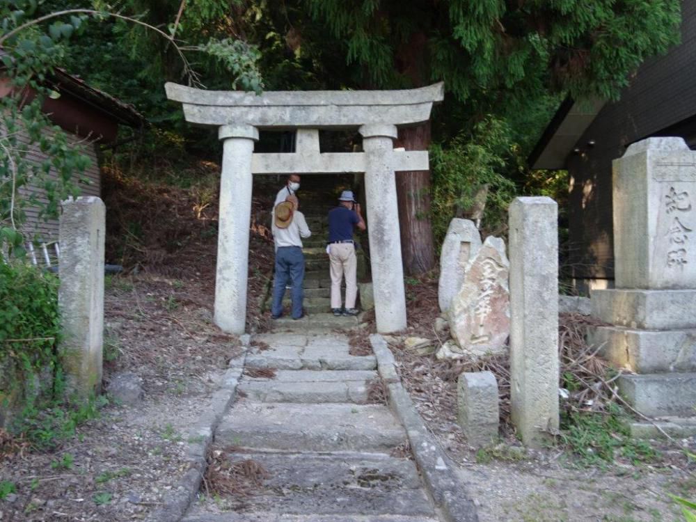松沢　元弘三年阿弥陀三尊板碑