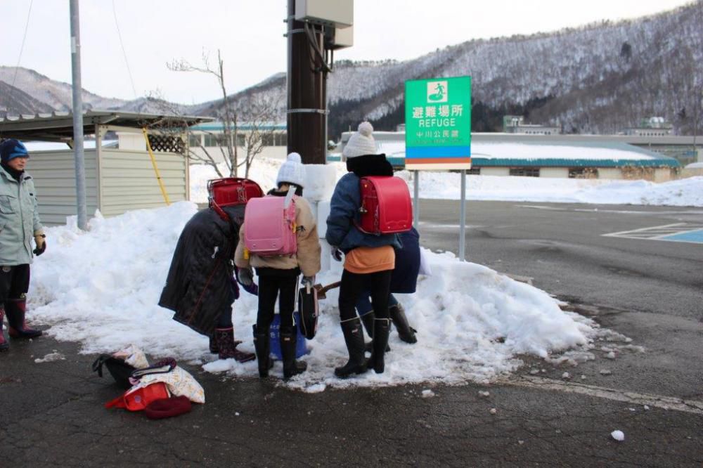 雪灯篭準備