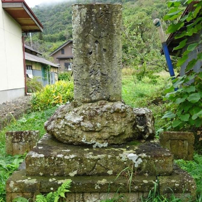 小岩沢　小森岩の碑