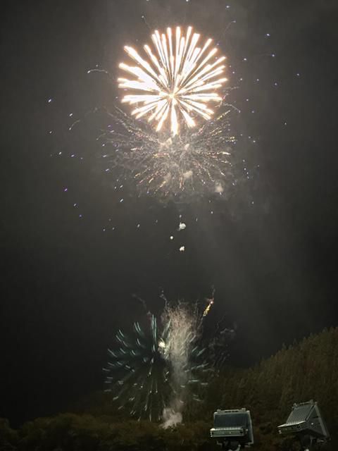 吉野地区花火打ち上げ