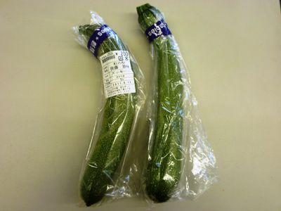 ズッキーニが出始めました。(^O^)