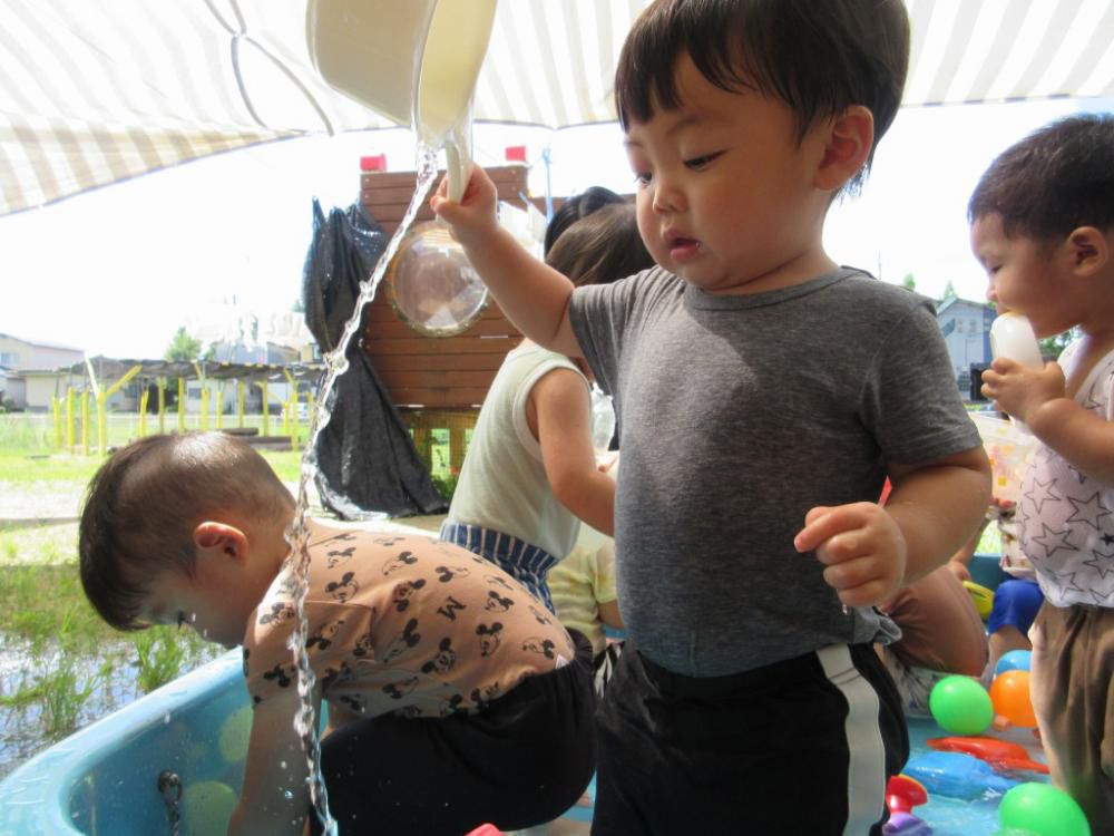 「気持ちいい！！」水あそびは最高☆（うめ組：1歳児）