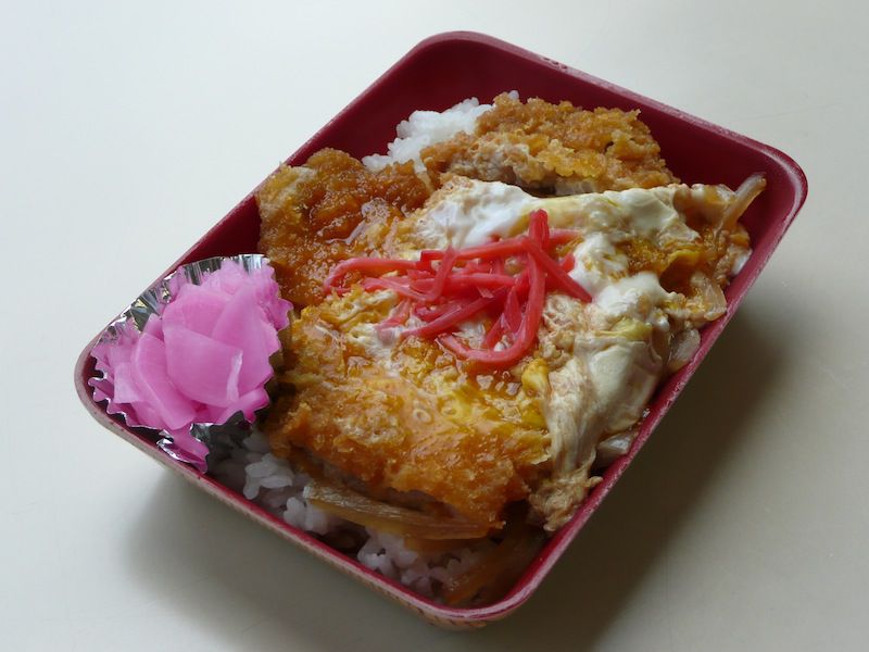 あつあつのカツ重弁当　肉の旭屋