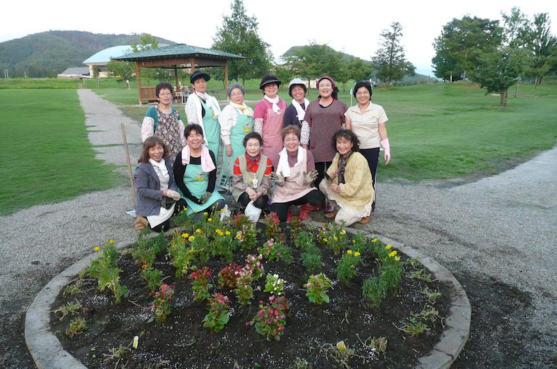南陽市商工会女性部で花壇を作りました