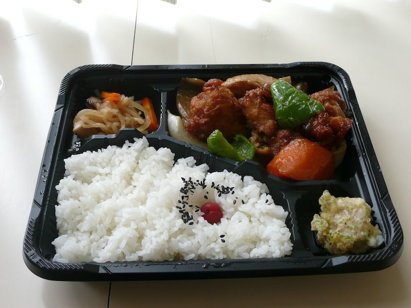 ズバリ注目　250円　中華酢鳥弁当（1）