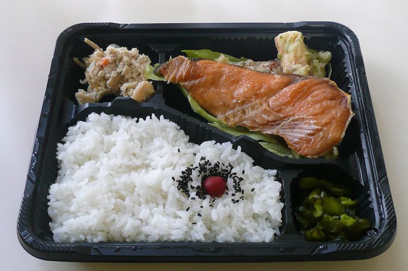 お昼にズバッto（4） 250円サケ弁当