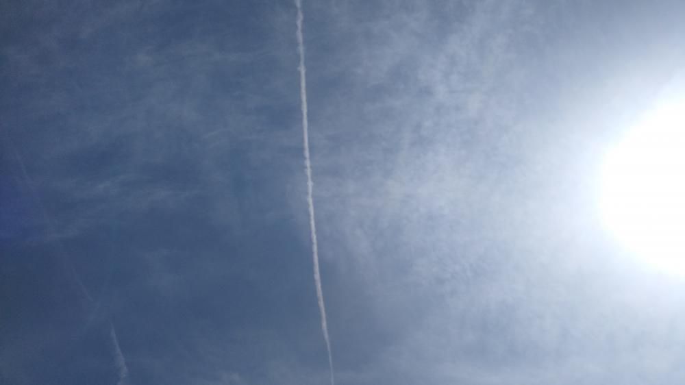 空に落書きされてるよプンプン!
