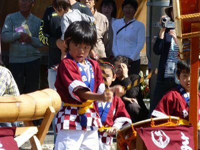 戎市で太鼓披露