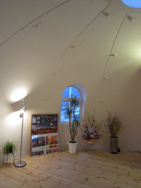 ちょっと変な建物があるので寄りました。