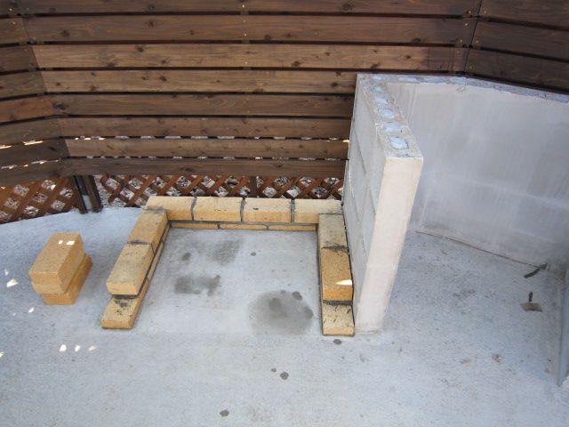雪のためバーベキュー炉作成は延期です。