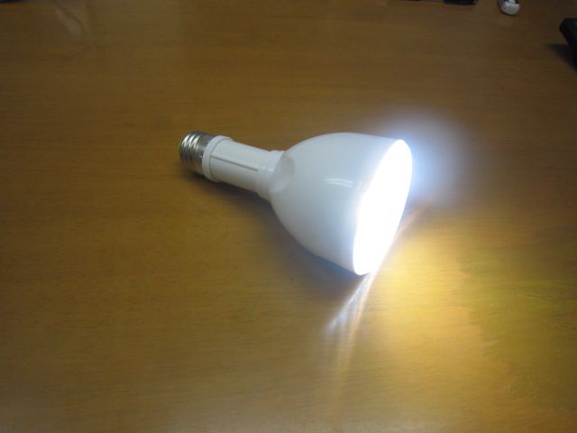 取り外すと懐中電灯になるＬＥＤライト