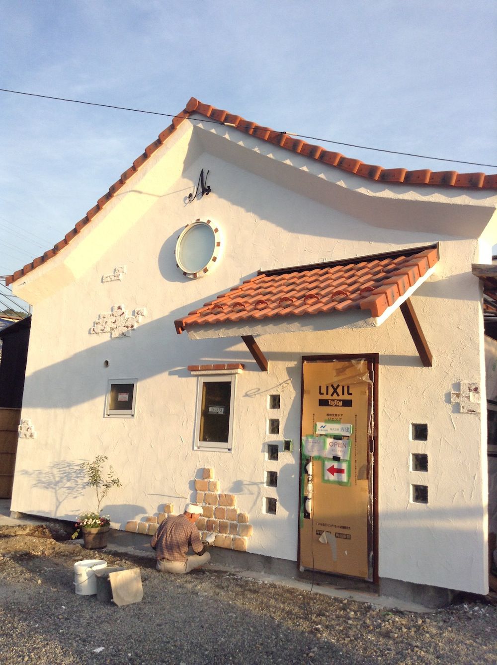 「私のしろい家」展示場施工中