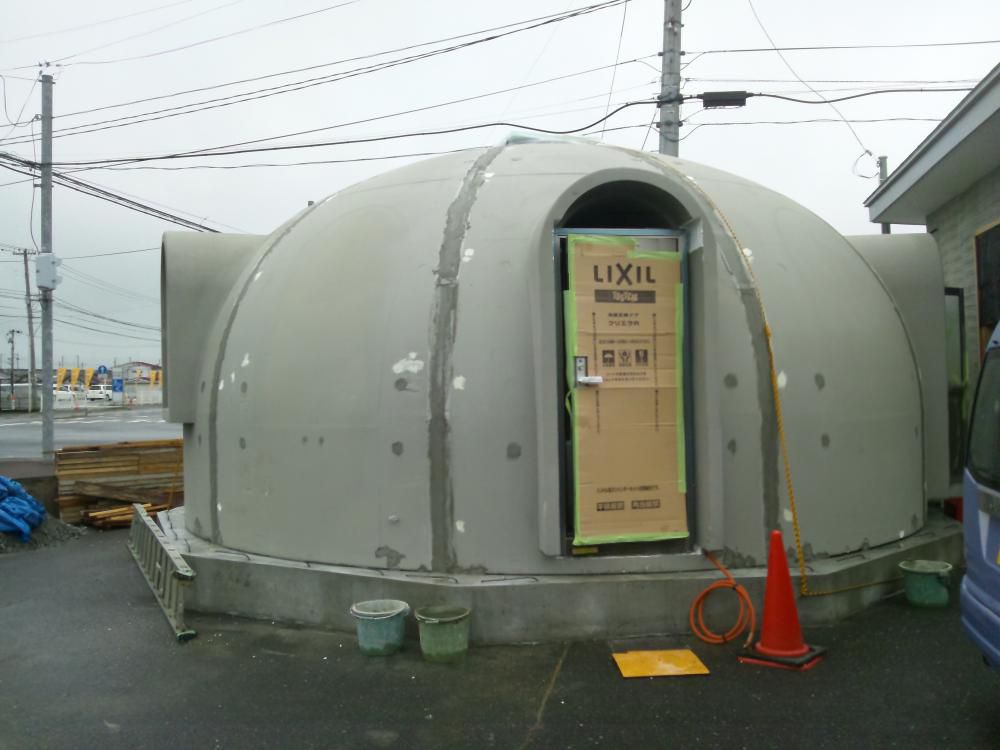 ドームハウス外壁目地処理終了。