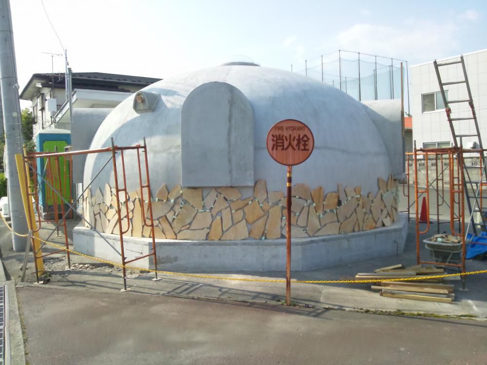 大崎市古川　ドームハウス外壁石張り。