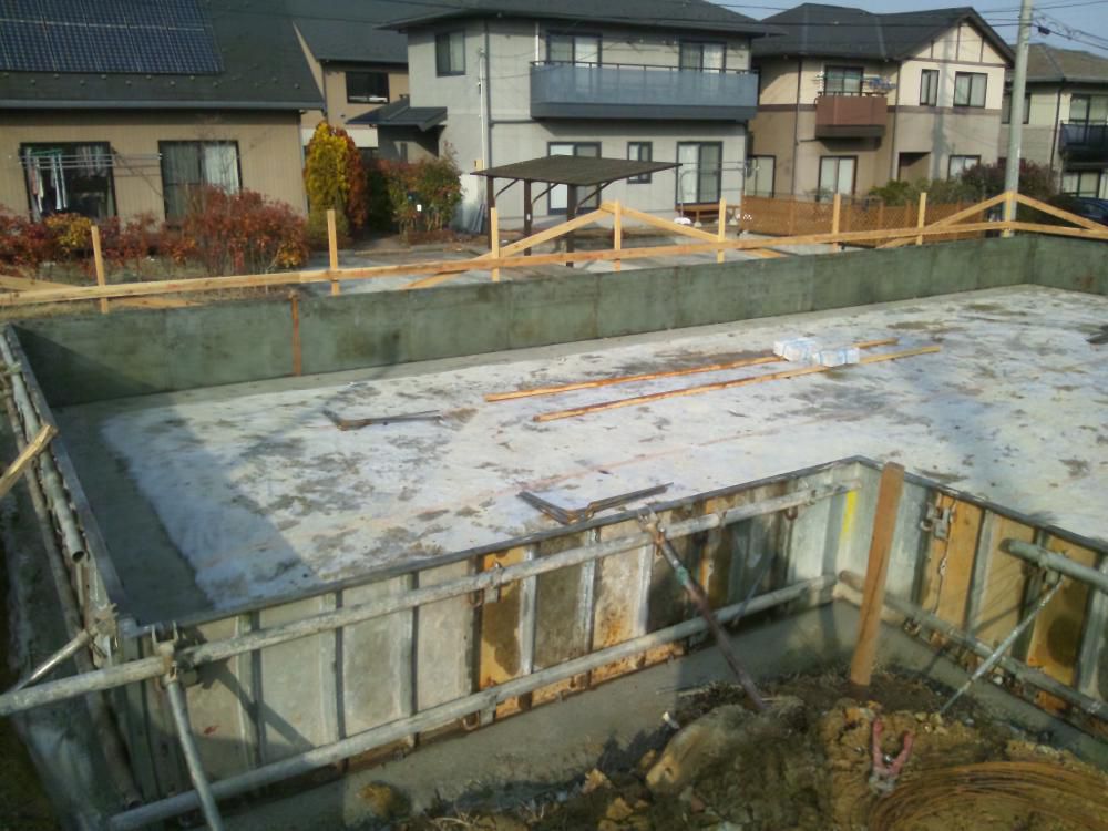 基礎工事進行中！