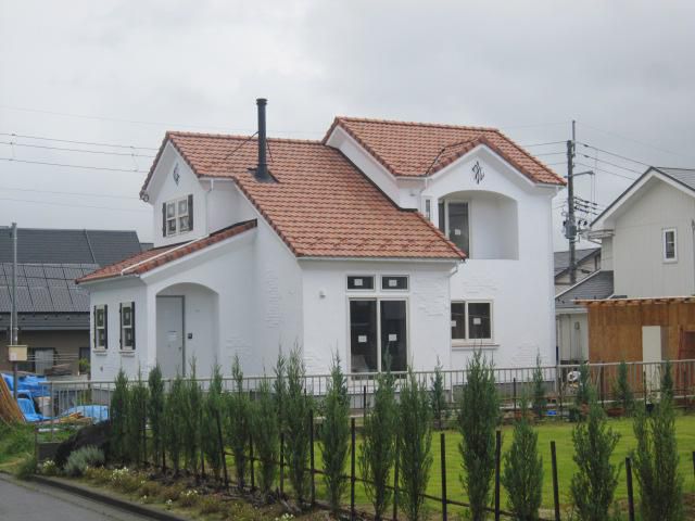 「私のしろい家」住吉台。足場が取れてすっきりです。