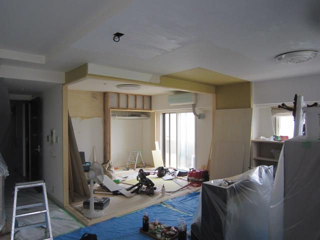 マンションリフォーム。進行中！内部はスイスしっくいカルクウオール仕上げです。