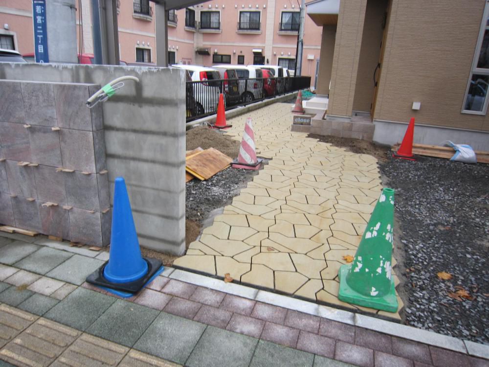 外構工事。お待たせしています。