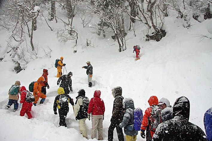 厳冬の銀山温泉坑道トレッキング