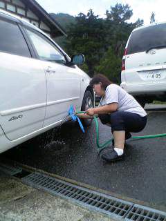 洗車中！　誰だぁ？？
