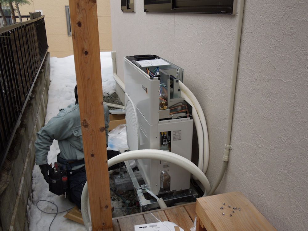 ヒートポンプ式暖房工事☆