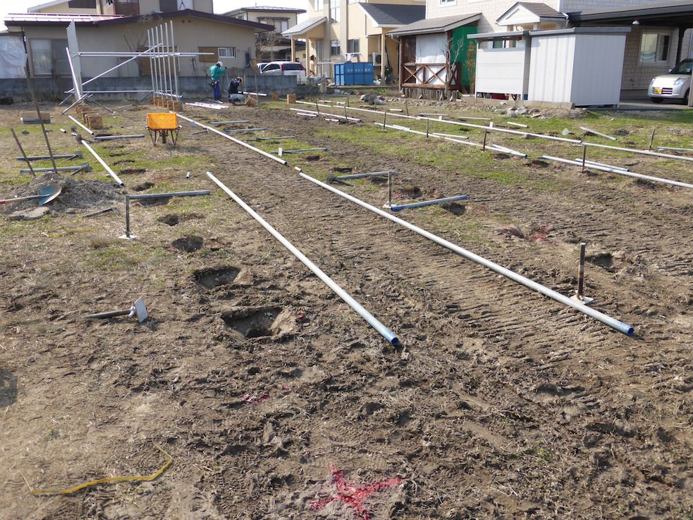 野立て太陽光の工事が始まりました。