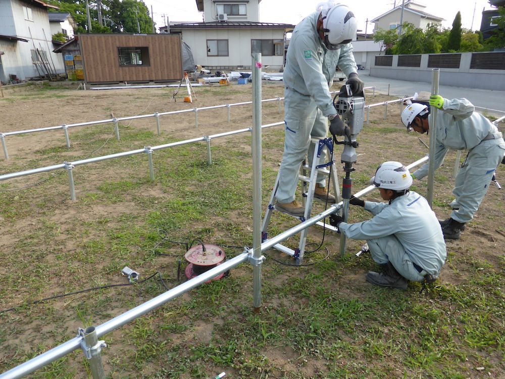 野立て太陽光工事　着工