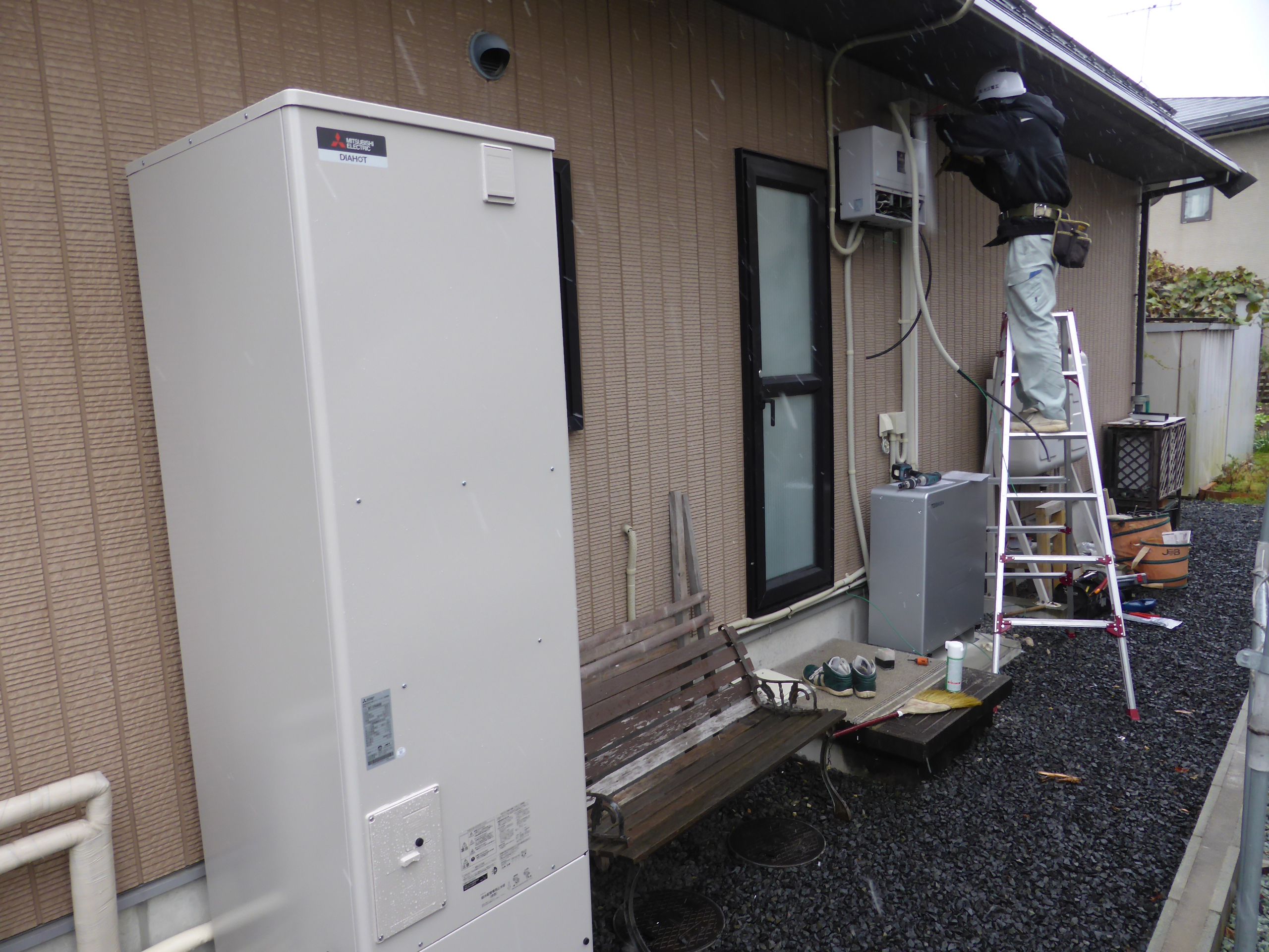 エコキュートと蓄電池